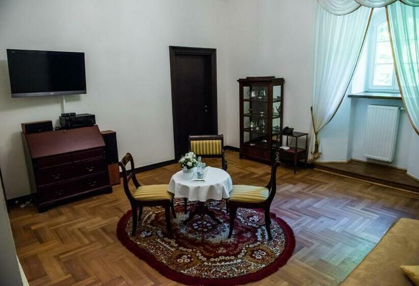 דירת חדר, Palac W Rybnej