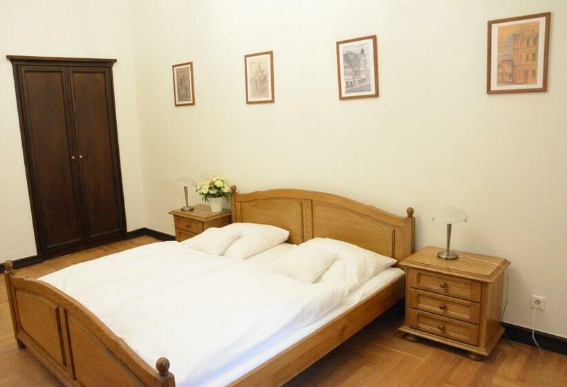 דירת חדר, Palac W Rybnej