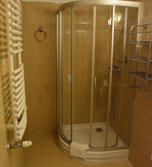 استودیوی استاندارد, Palac W Rybnej