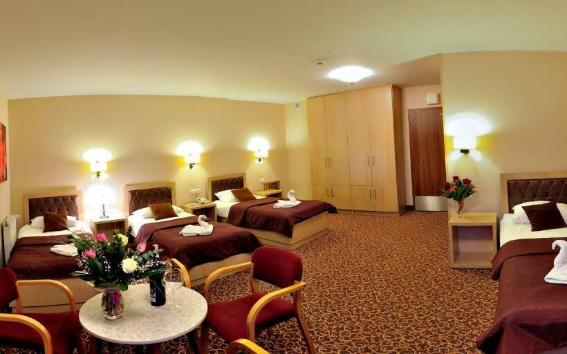 غرفة قياسية رباعية, Partner