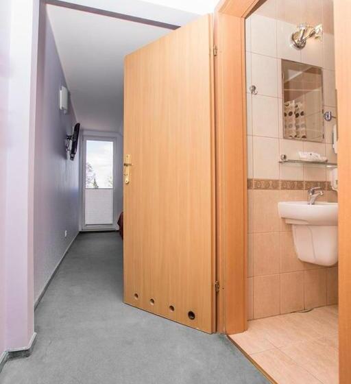 غرفة قياسية ثلاثية, Polonez W Rymaniu