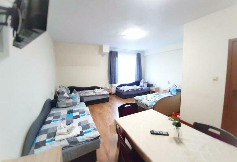 اتاق استاندارد چهار تخته, Radomsko