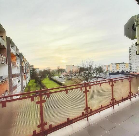 اتاق استاندارد سه تخته با بالکن, Radomsko