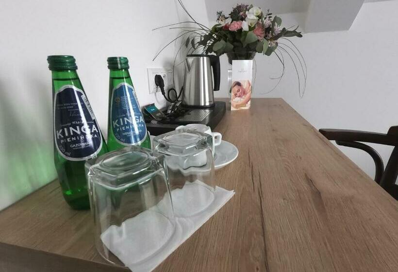 デラックストリプルルーム, Tanzanit