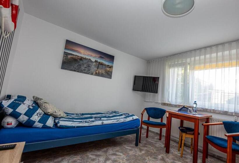 اتاق استاندارد یک نفره, Dom Wypoczynkowy Anna   Opcjonalnie śniadania W Starej Piekarni