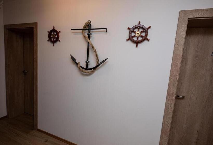 اتاق لوکس سه تخته, Dom Wypoczynkowy Anna   Opcjonalnie śniadania W Starej Piekarni