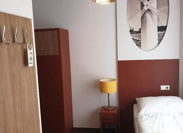 Economy Yhden Hengen Huone, Dom Zdrojowy Amber