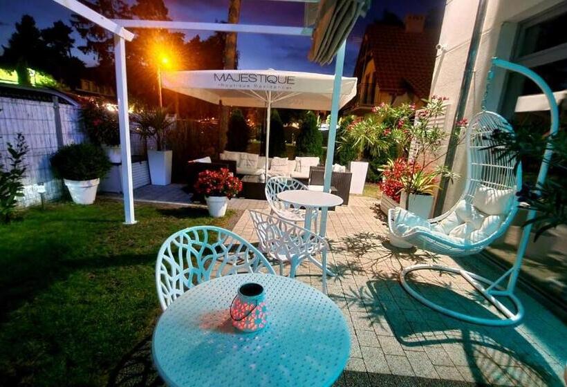 חדר דלוקס, Majestique