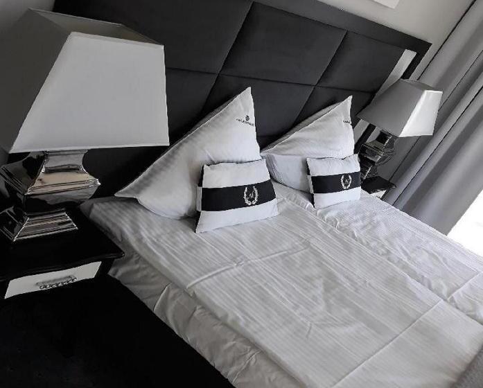 Номер Deluxe, Majestique