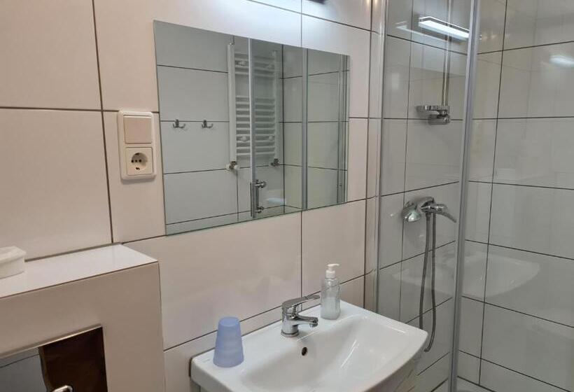 샬레, Willa Storczyk