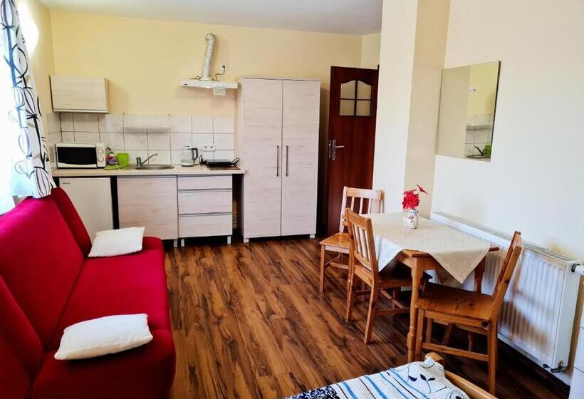 컴포트 트리플 룸, Willa Storczyk