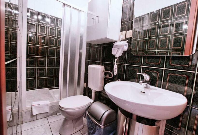 اتاق عادی, Willa Zakobystra