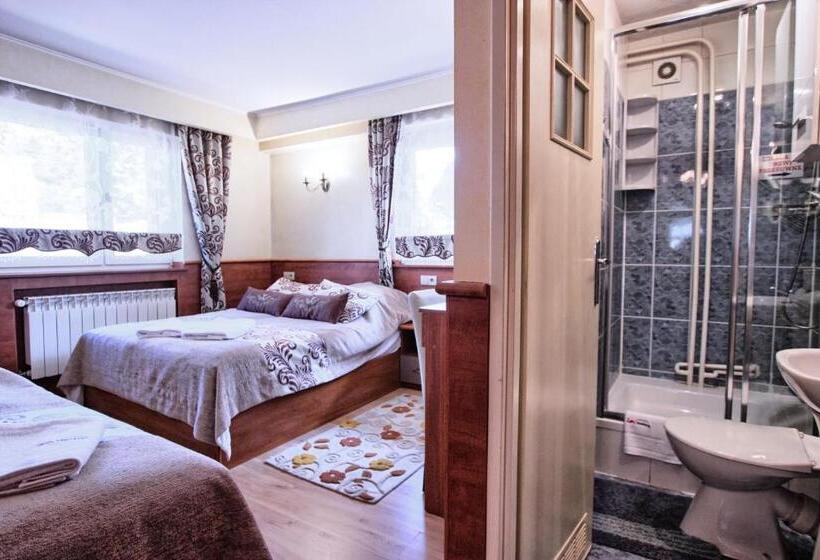 اتاق استاندارد سه تخته با بالکن, Willa Zakobystra