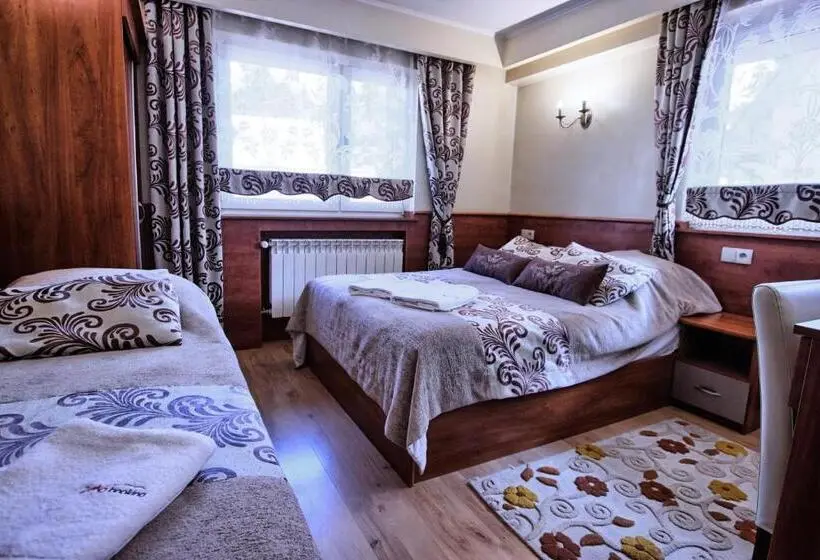 Standard Kolmen Hengen Huone Parveke, Willa Zakobystra