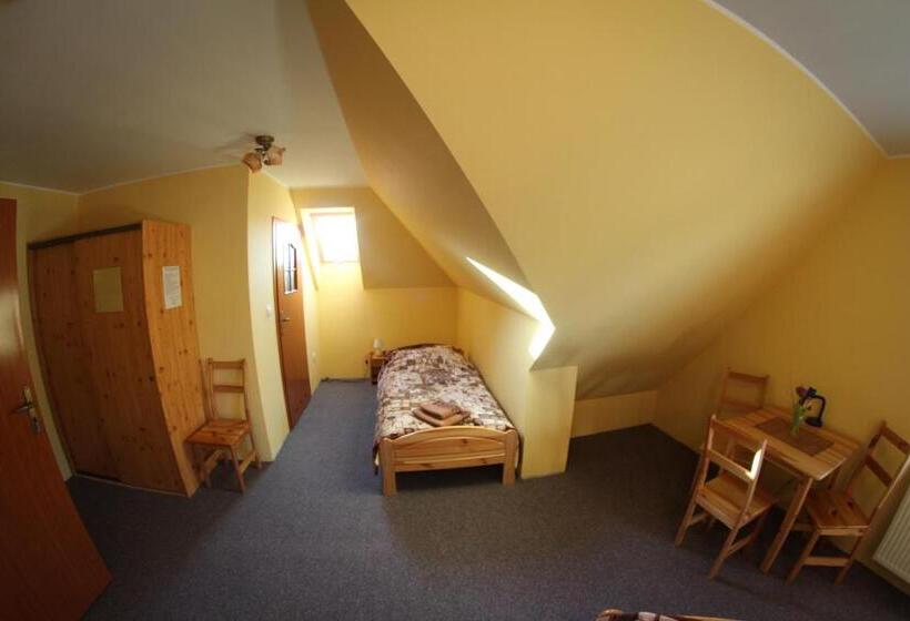 חדר סטנדרט לשלושה, Pensjonat I Restauracja Nowak