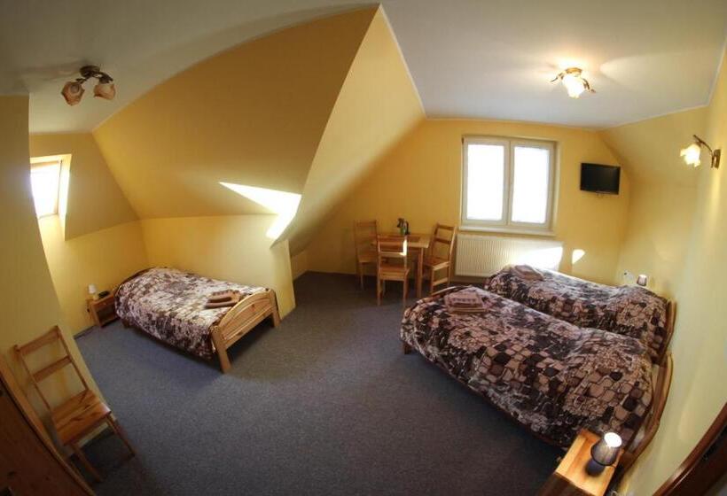 חדר סטנדרט לשלושה, Pensjonat I Restauracja Nowak