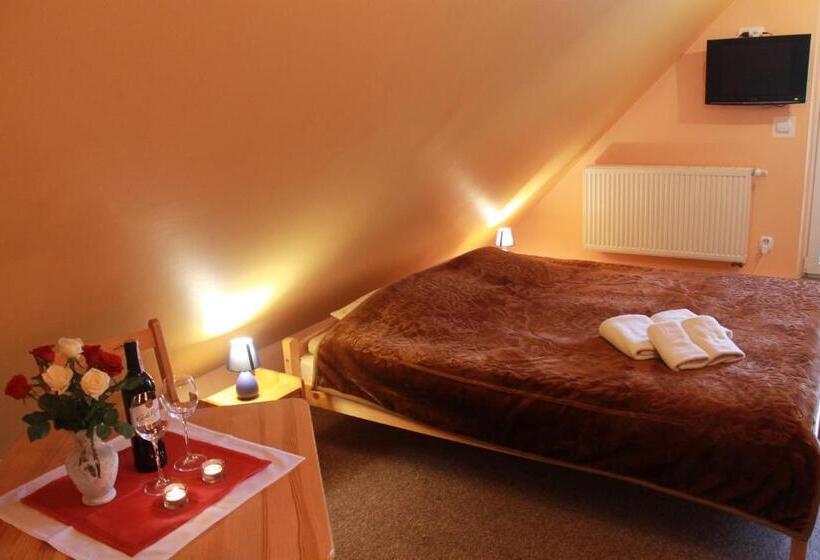 חדר סטנדרט עם מרפסת, Pensjonat I Restauracja Nowak