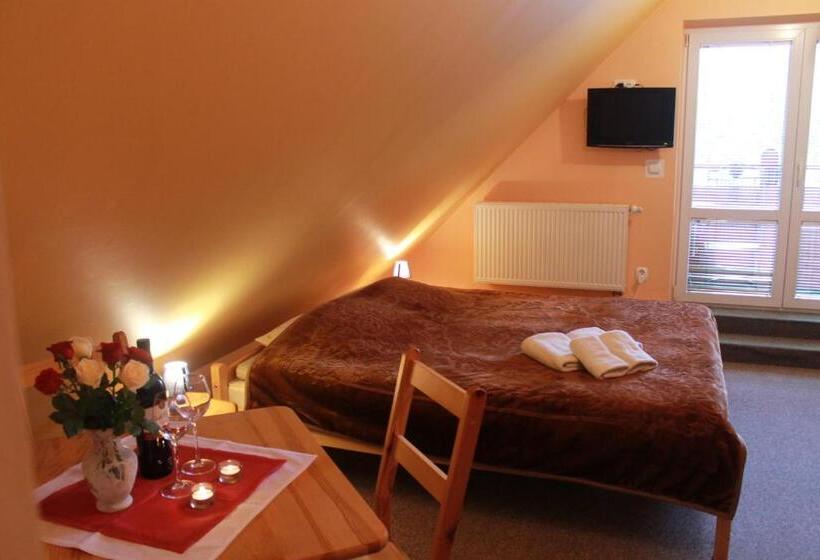 חדר סטנדרט עם מרפסת, Pensjonat I Restauracja Nowak