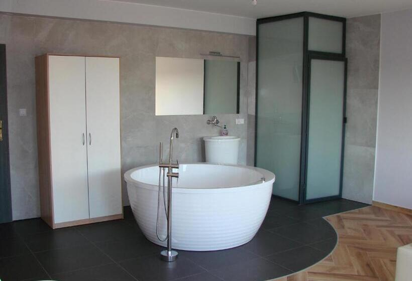 סוויטה עם מרפסת, Pensjonat Lubianka