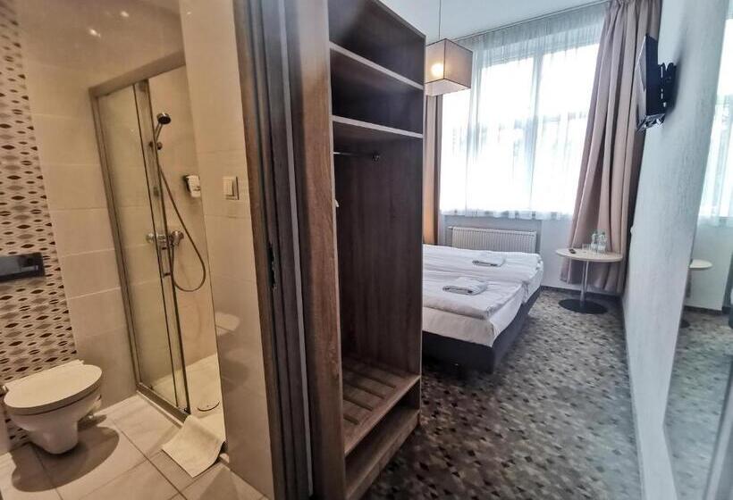 标准间, Centrum Trzy Jeziora Wieleń