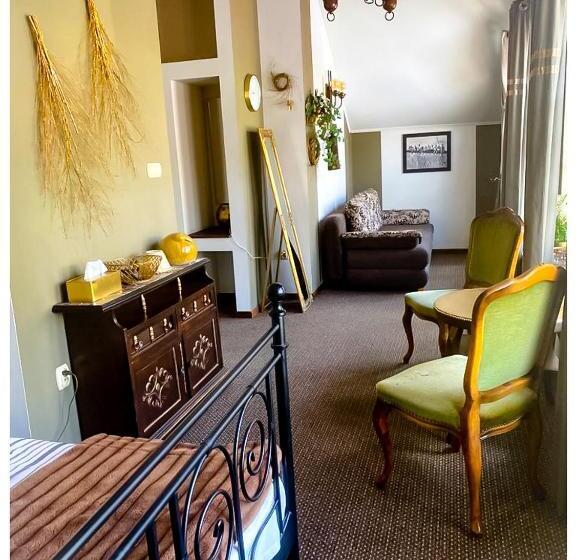 جناح جونيور, Kaktusik