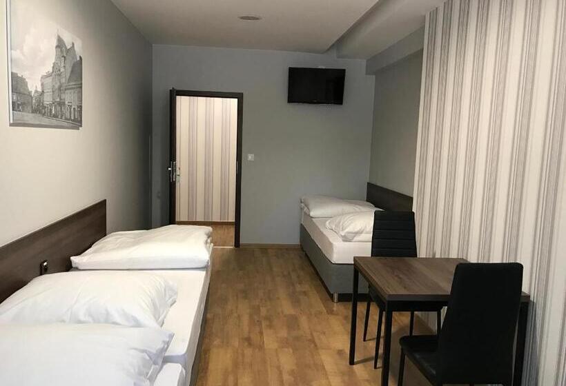 标准三人间共用浴室, Noclegi Mikołów