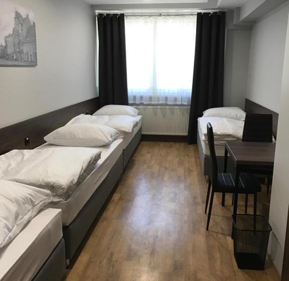 浴室共有スタンダード４人用ルーム, Noclegi Mikołów