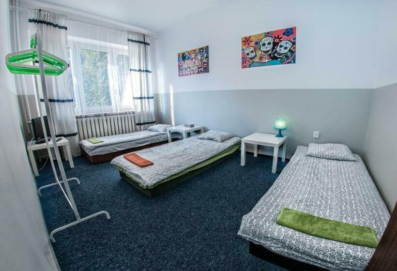 חדר סטנדרט לשלושה, Place4us