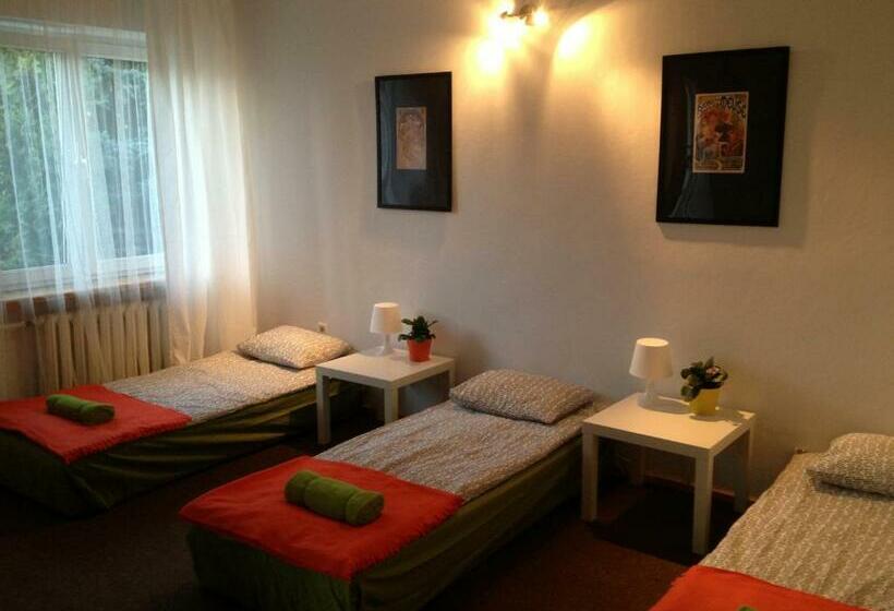 חדר סטנדרט לשלושה, Place4us