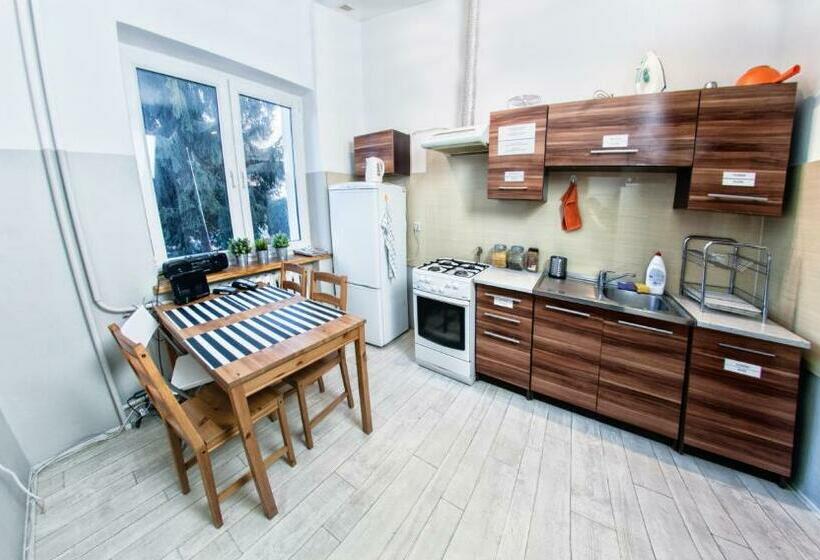 חדר סטנדרט לארבעה, Place4us