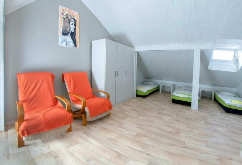 חדר סטנדרט לארבעה, Place4us