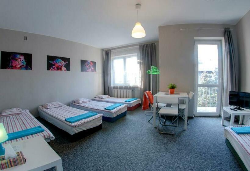 חדר סטנדרט לארבעה, Place4us