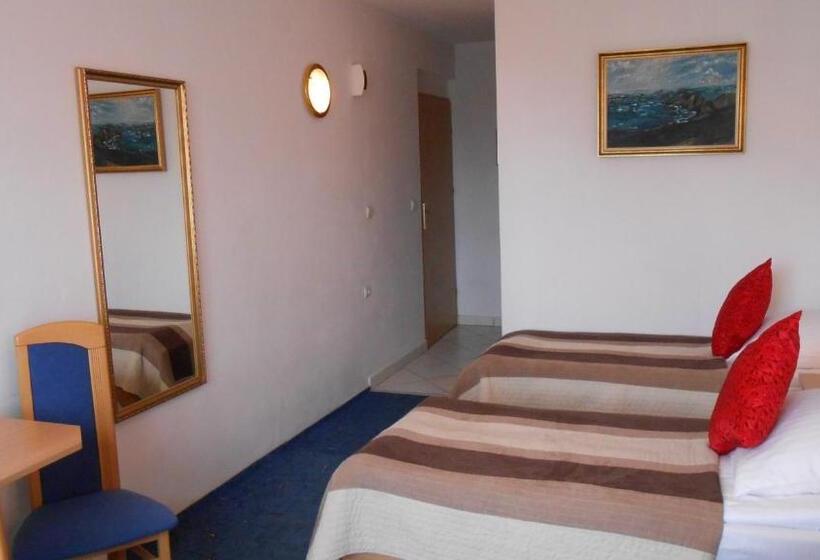 اتاق سوپریور, As