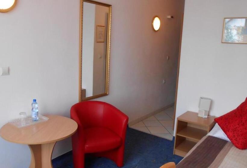 اتاق سوپریور یک تخته, As