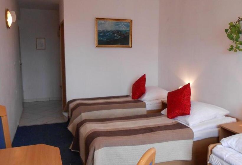 اتاق راحتی سه تخته, As