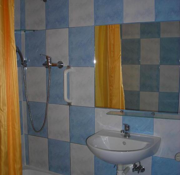 اتاق استاندارد سه نفره, As