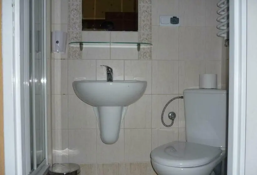 Standard Yhden Hengen Huone, Boży Dar