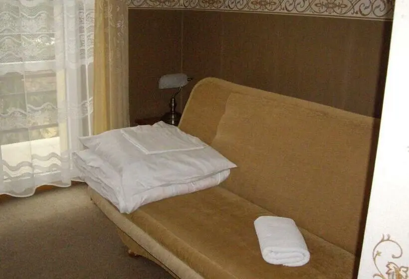 Standard Yhden Hengen Huone, Boży Dar