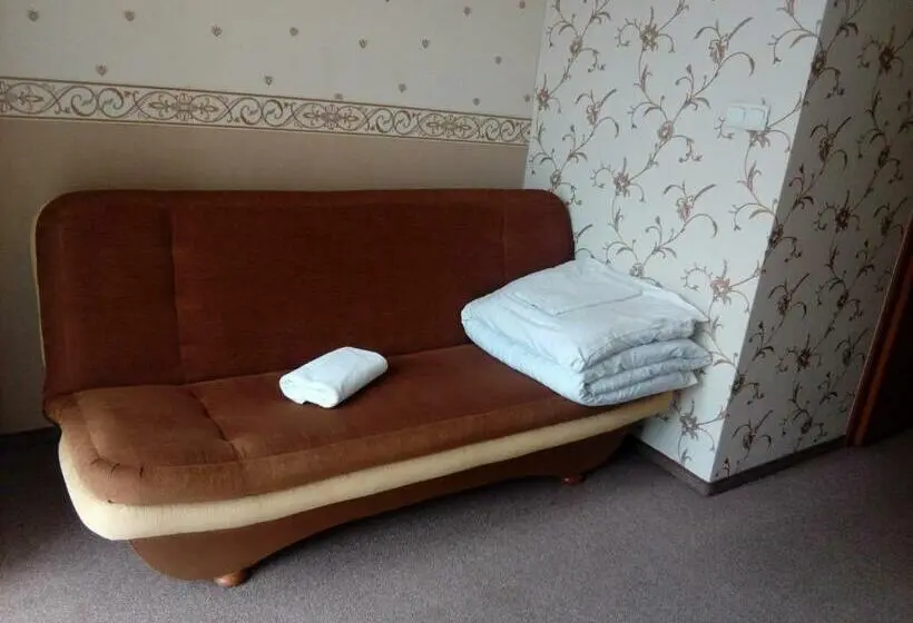 Standard Yhden Hengen Huone, Boży Dar