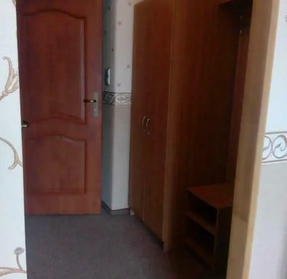 Standard Yhden Hengen Huone, Boży Dar