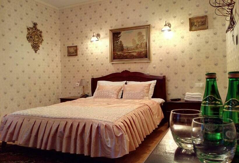 غرفة قياسية, Dworek Ojca Mateusza