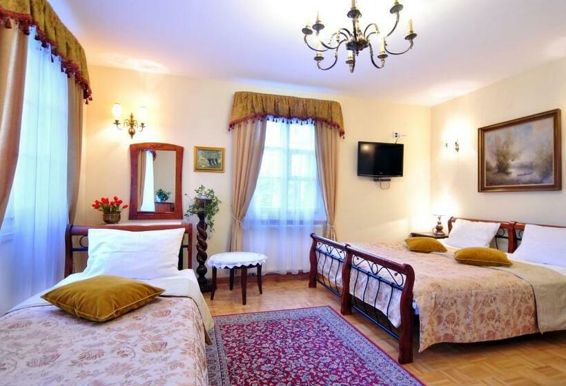 غرفة قياسية ثلاثية, Dworek Ojca Mateusza