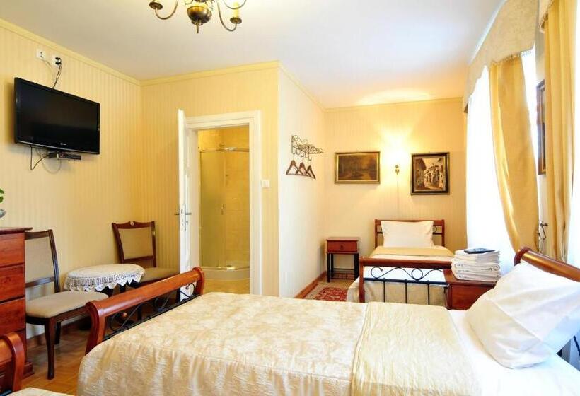 غرفة قياسية ثلاثية, Dworek Ojca Mateusza