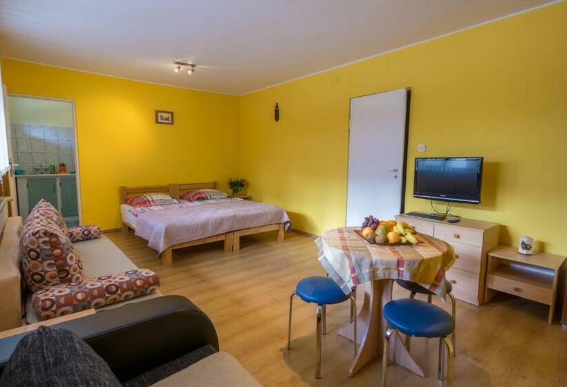 スタンダード4人部屋, Relaks