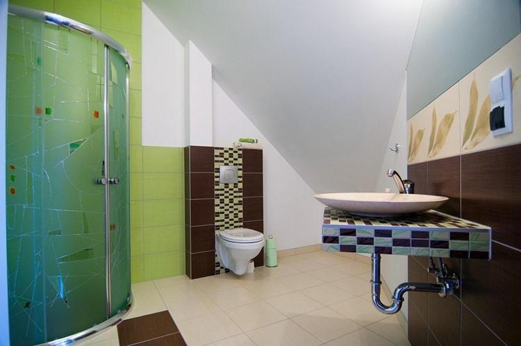 デラックスの4人部屋, Relaks