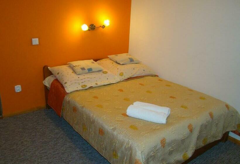 标准工作室, Willa Stenia Apartamenty