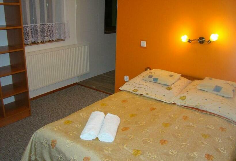 标准工作室, Willa Stenia Apartamenty