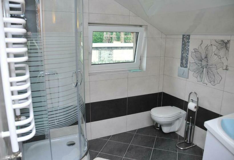 标准工作室, Willa Stenia Apartamenty