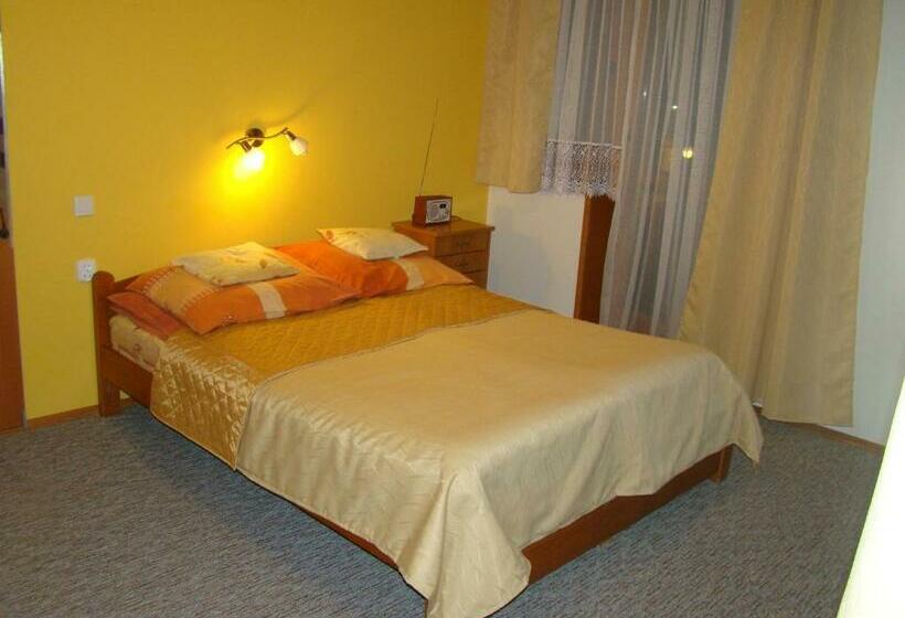 标准工作室, Willa Stenia Apartamenty