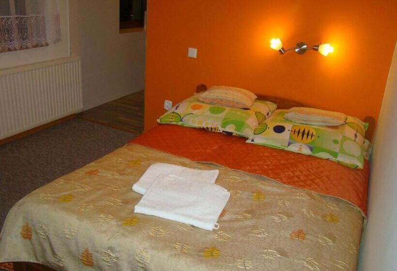 标准工作室, Willa Stenia Apartamenty